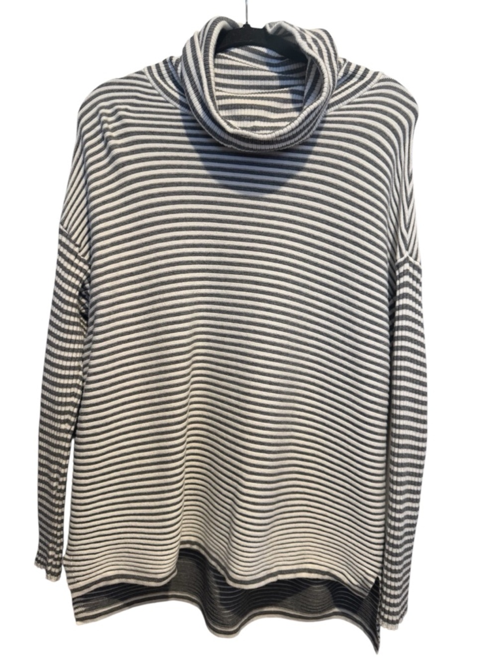 Chicos Zenergy Gray Stripe Long Sleeve Turtleneck High Low
Sweater Sz 2
